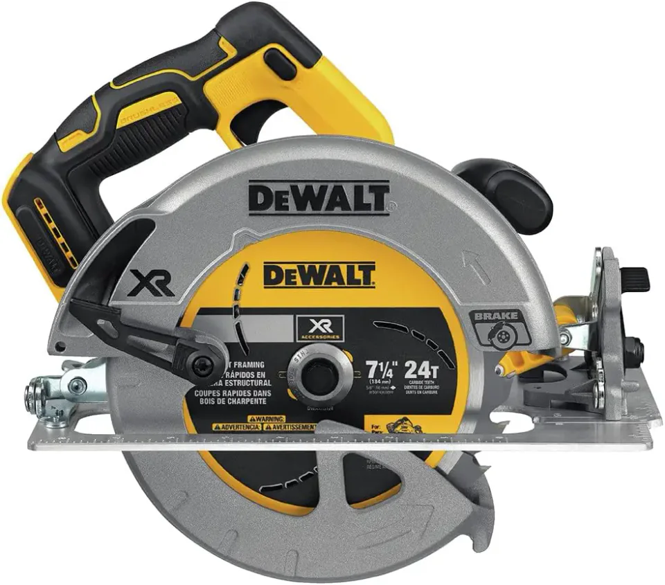 Serra circular DeWalt DCS570B para madeira em fundo claro