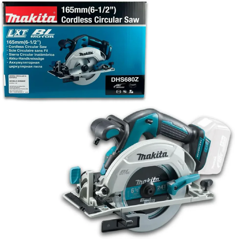 Serra circular Makita DHS680Z para madeira em fundo claro