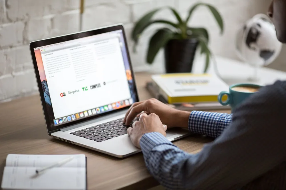 Como escolher notebook para trabalho e home office 1 setup de home office com notebook para trabalho