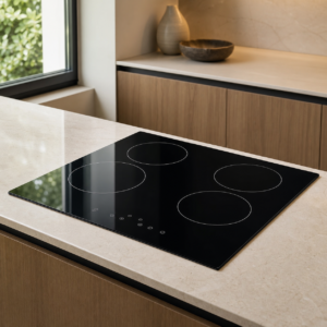 Home 2101 Cooktop de indução preto com quatro zonas em cozinha contemporânea